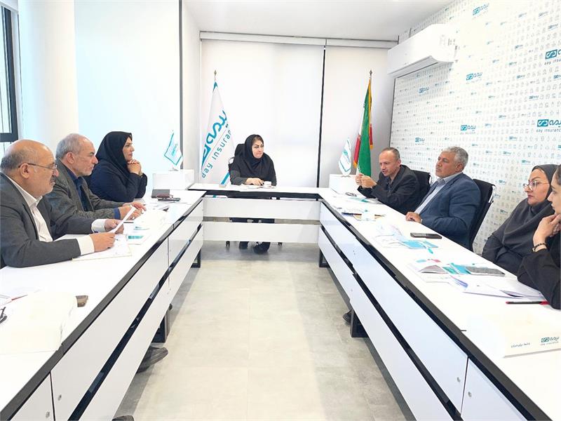 برگزاری نشست هم اندیشی مدیر صندوق استان چهارمحال و بختیاری با روسای کانون‌ها و بیمه دی